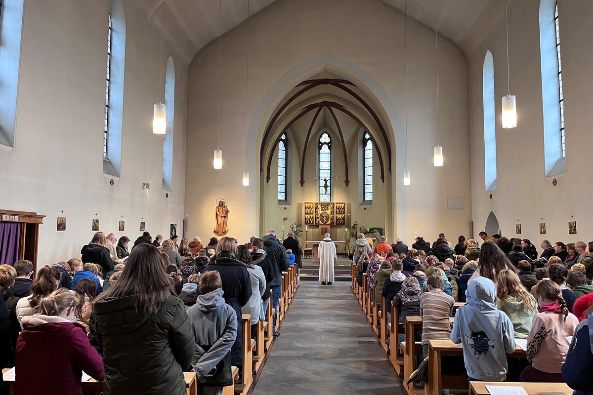 Titelbild für Beitrag: Verabschiedung unserer Hortleiterin Frau Doris Flüge in den Ruhestand